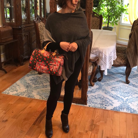 ❤️LV Jungle speedy 30 MAKEUP BAG SOLD ❌ - Picture 2 of 8